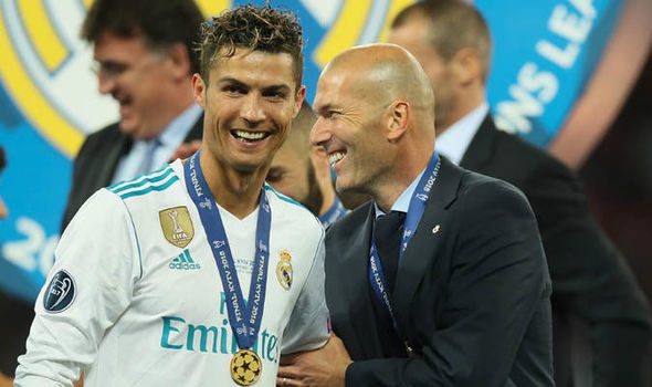 Sốt dẻo MU mời Zidane về thay Solskjaer, xoa dịu Ronaldo