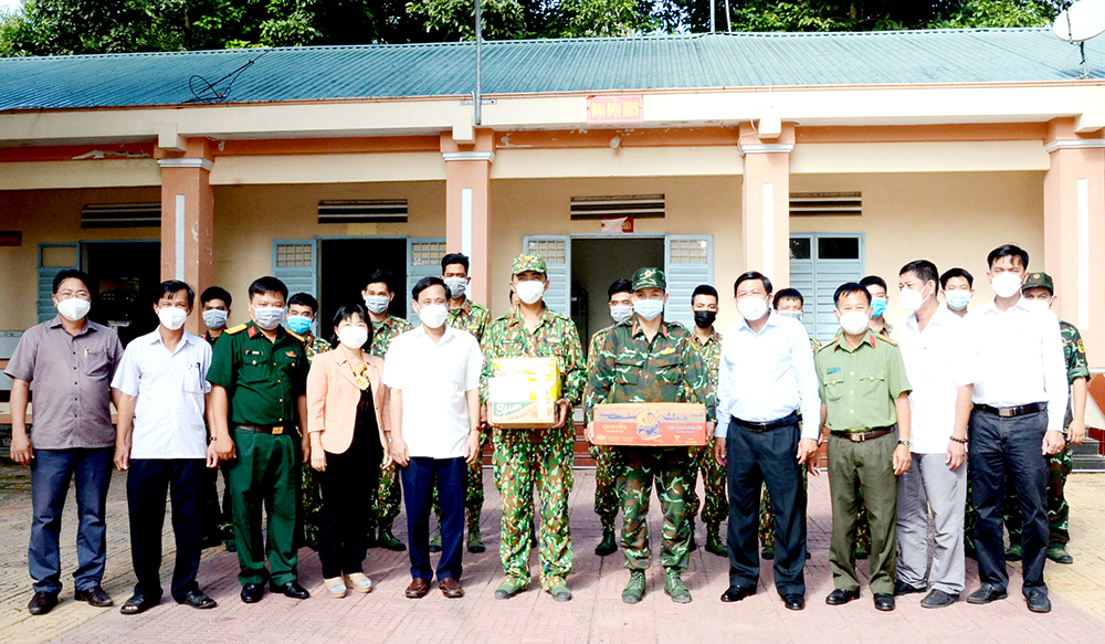 Lãnh đạo huyện An Phú động viên lực lượng chống dịch trên tuyến biên giới