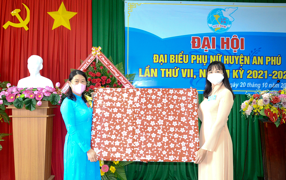 Chị Lê Bích Loan tái đắc cử Chủ tịch Hội Liên hiệp Phụ nữ huyện An Phú, nhiệm kỳ 2021-2026