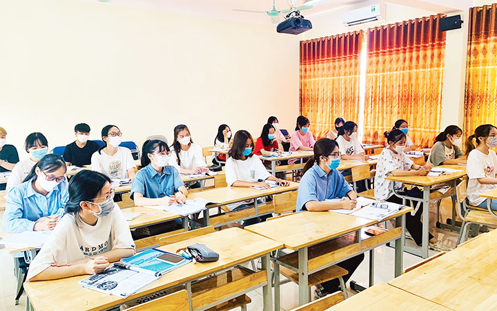 Thích ứng an toàn khi sinh viên trở lại học tập