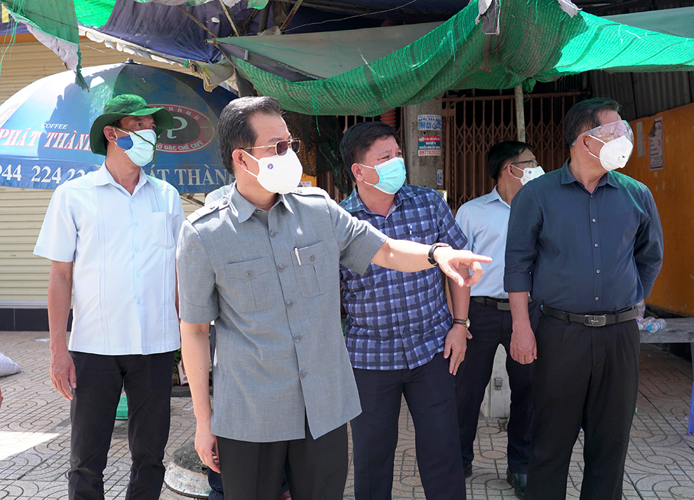 Bí thư Tỉnh ủy An Giang Lê Hồng Quang kiểm tra công tác phòng, chống dịch bệnh COVID-19 tại huyện Chợ Mới