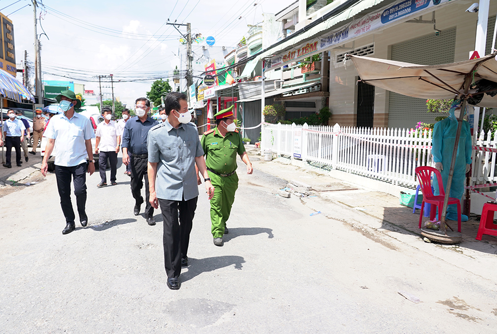 Bí thư Tỉnh ủy An Giang Lê Hồng Quang kiểm tra công tác phòng, chống dịch bệnh COVID-19 tại huyện Chợ Mới