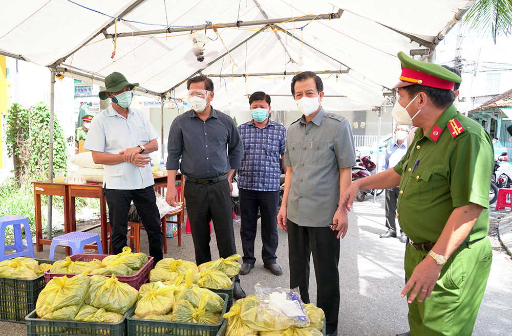 Bí thư Tỉnh ủy An Giang Lê Hồng Quang kiểm tra công tác phòng, chống dịch bệnh COVID-19 tại huyện Chợ Mới