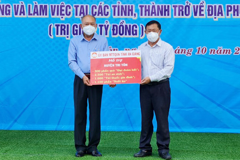 6.000 phần quà hỗ trợ người dân ngoài tỉnh về huyện Tri Tôn