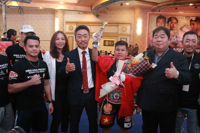 Võ sĩ Nguyễn Thị Thu Nhi giành đai WBO thế giới, lập chiến tích lịch sử