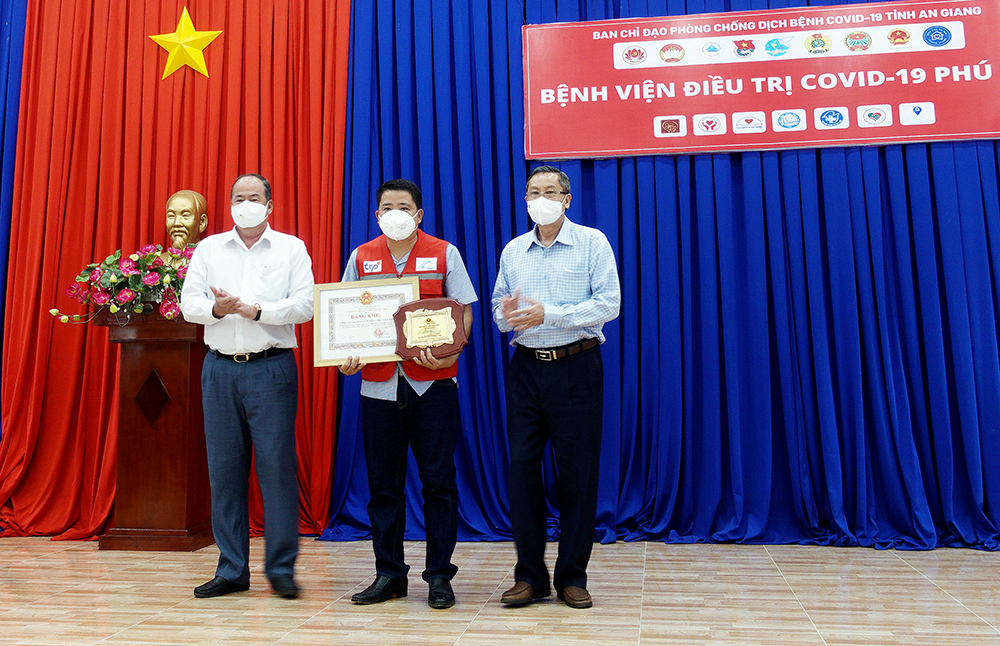 Vận hành Bệnh viện điều trị COVID-19 huyện Phú Tân