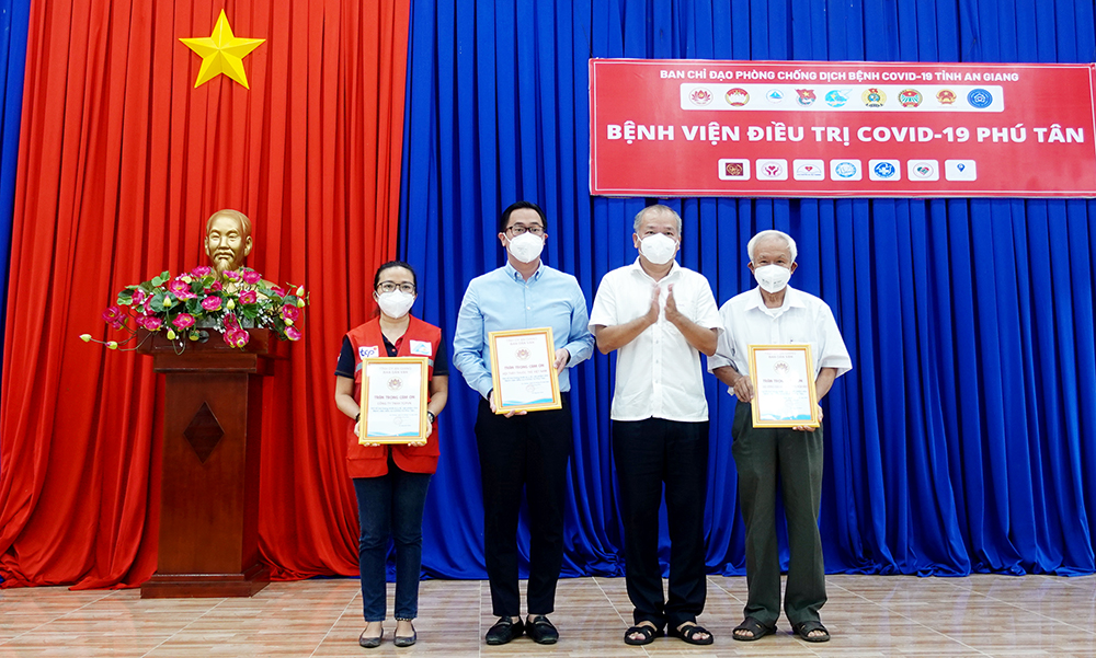 Vận hành Bệnh viện điều trị COVID-19 huyện Phú Tân