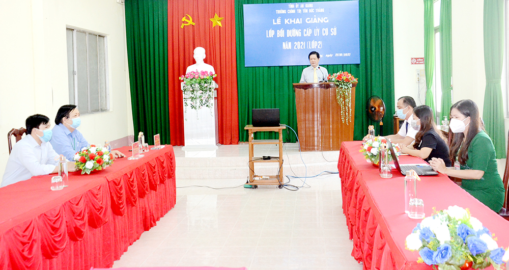 Trường Chính trị Tôn Đức Thắng khai giảng lớp bồi dưỡng cấp ủy cơ sở