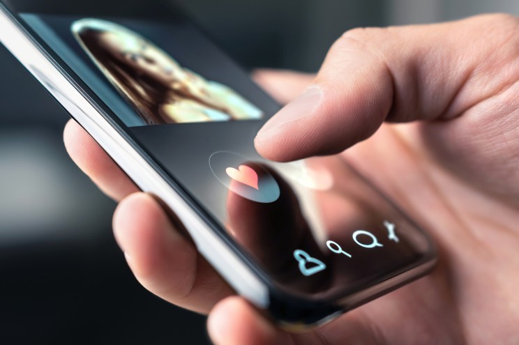 4 cách tránh bị tổn thương khi hẹn hò online