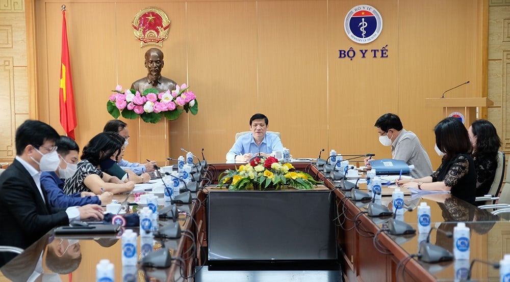 Tháng 11 bắt đầu tiêm vaccine Pfizer cho trẻ em từ 16-17 tuổi