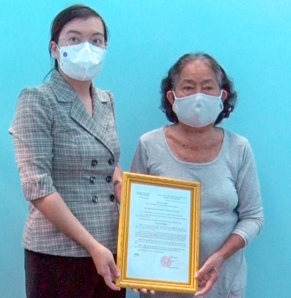 Phường Mỹ Bình bàn giao nhà Nhân ái cho gia đình khó khăn