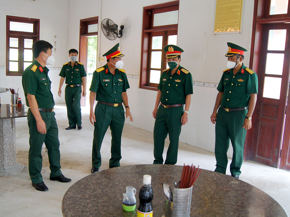 Bộ Tư lệnh Quân Khu 9 thăm và động viên cán bộ, chiến sĩ Trung tâm Điều trị COVID-19 (Trung đoàn Bộ binh 892)