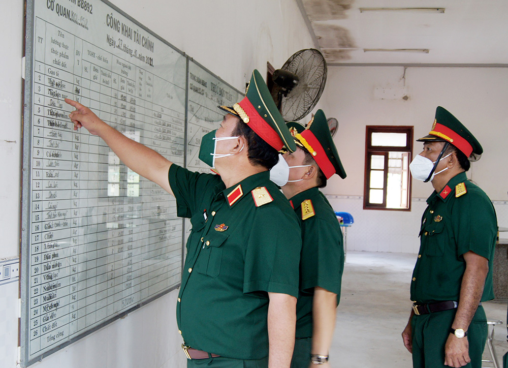 Bộ Tư lệnh Quân Khu 9 thăm và động viên cán bộ, chiến sĩ Trung tâm Điều trị COVID-19 (Trung đoàn Bộ binh 892)
