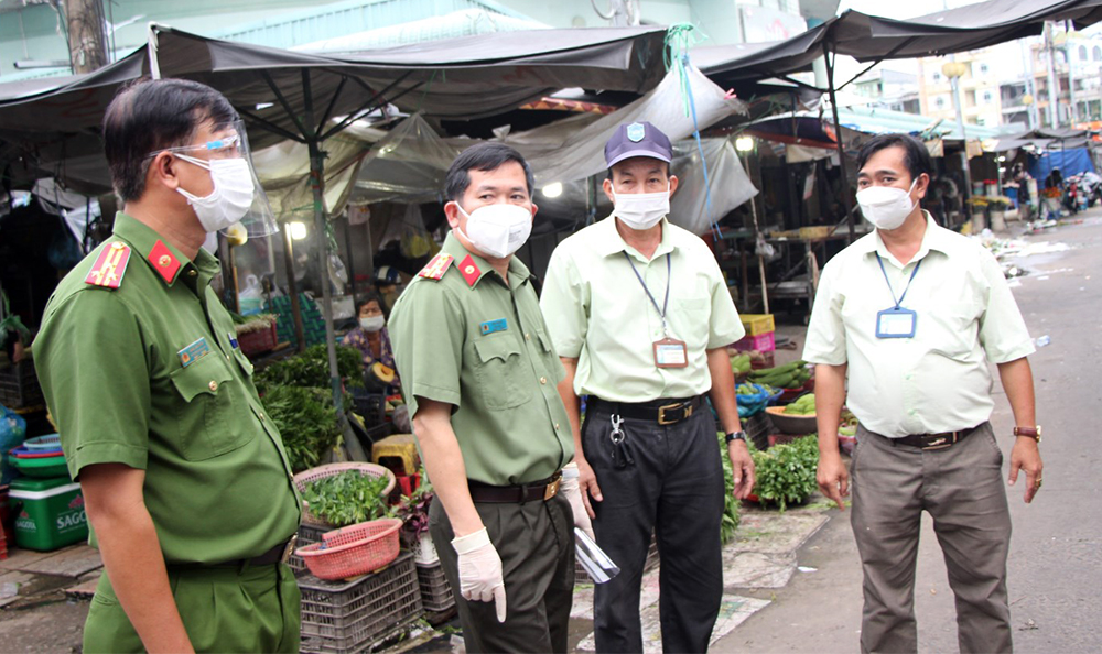 Tổ công tác đặc biệt của UBND tỉnh An Giang kiểm tra công tác phòng, chống dịch COVID-19 tại chợ Mỹ Long