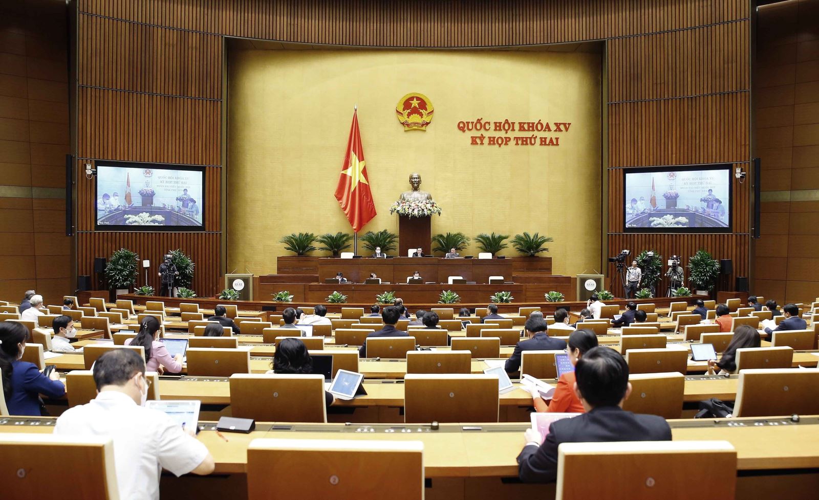 Ngày 27-10, Quốc hội thảo luận về thực hiện chính sách quản lý, sử dụng bảo hiểm xã hội