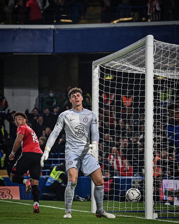 Kepa chuộc lỗi, Chelsea vào tứ kết League Cup