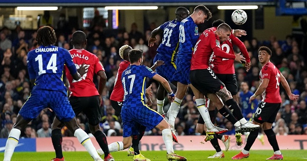 Kepa chuộc lỗi, Chelsea vào tứ kết League Cup