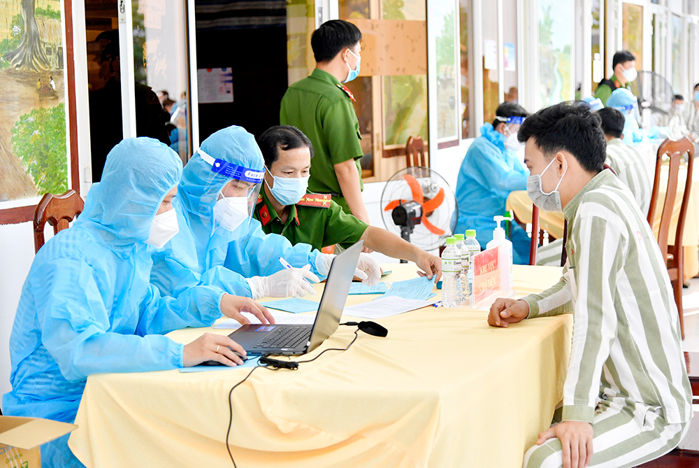 Quân y tỉnh An Giang tổ chức tiêm vaccine phòng COVID-19 cho phạm nhân