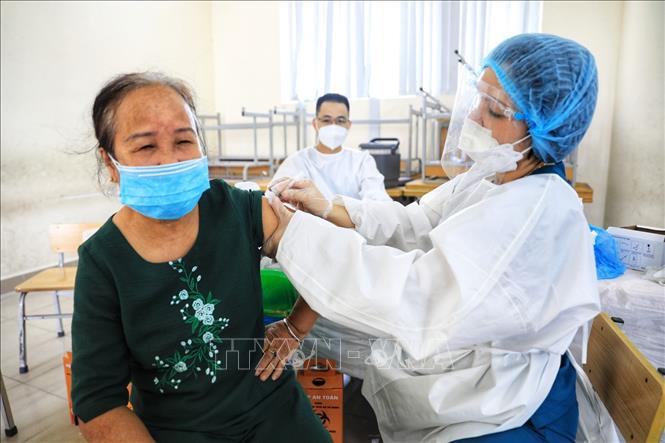 Chăm sóc, nâng cao sức khỏe người cao tuổi, bảo đảm thích ứng với già hóa dân số