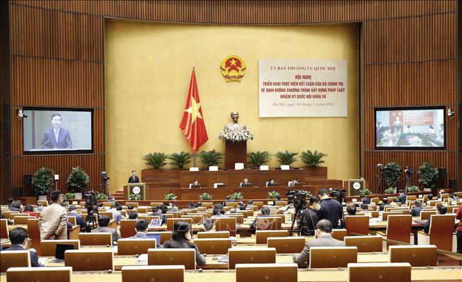 Lấy quyền và lợi ích của người dân, lợi ích quốc gia - dân tộc làm trọng tâm trong quá trình xây dựng pháp luật