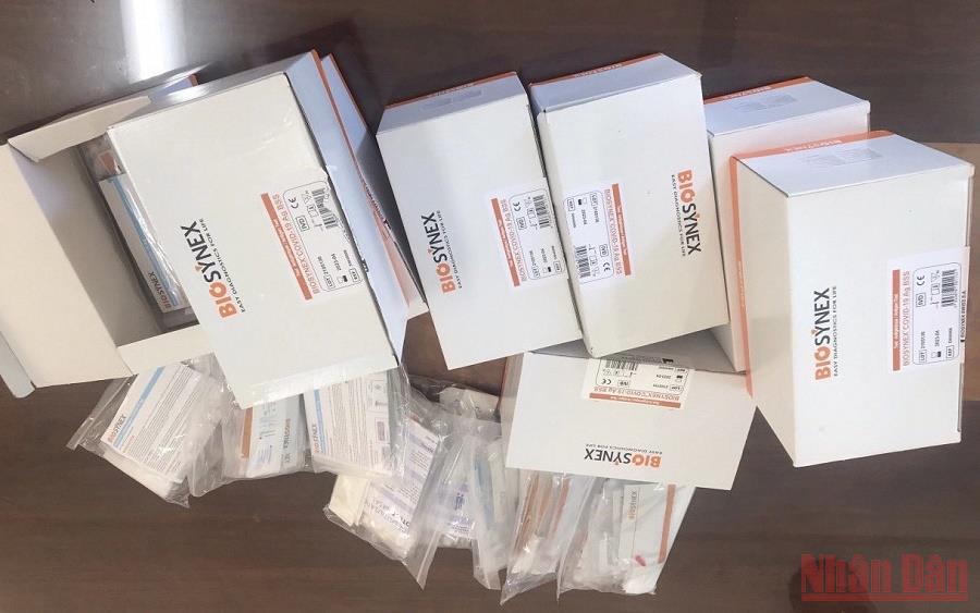 Đắk Nông thu giữ hàng trăm bộ kit test nhanh COVID-19 không rõ nguồn gốc
