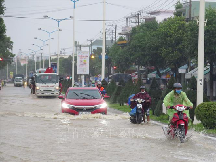 Thời tiết ngày 12-11: Mưa lớn ở khu vực Trung Bộ còn diễn biến phức tạp