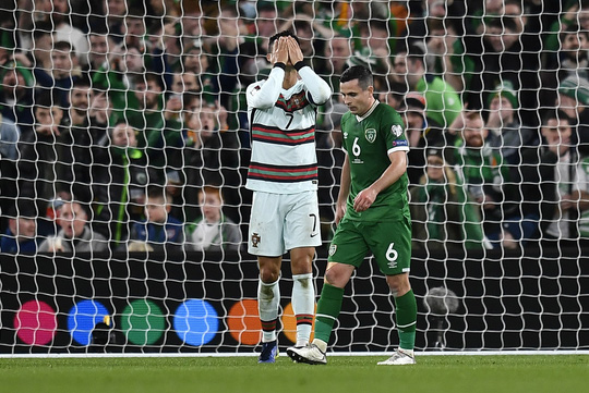 Ronaldo tịt ngòi, Bồ Đào Nha hụt vé sớm dự World Cup