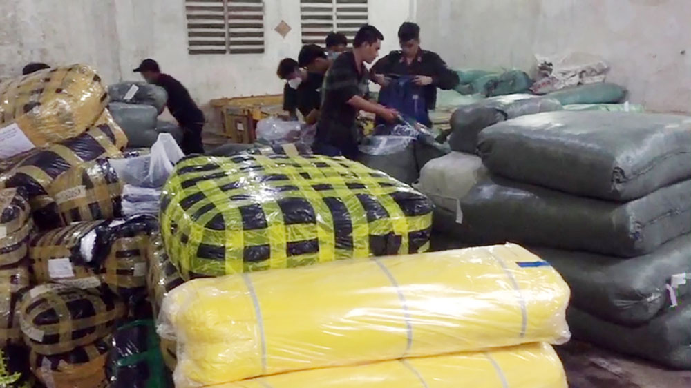An Giang: Bắt 3 xe tải vận chuyển hàng hóa không rõ nguồn gốc trị giá 1,5 tỷ đồng qua đường dây nóng