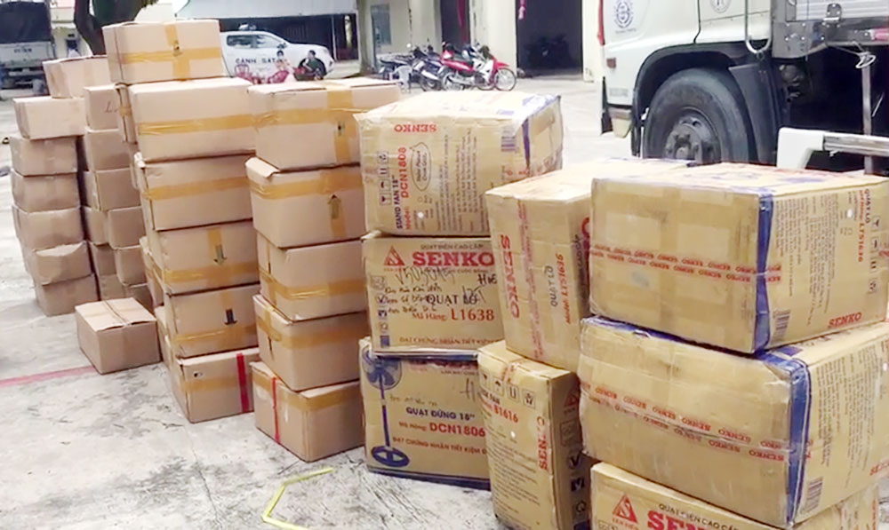 An Giang: Bắt 3 xe tải vận chuyển hàng hóa không rõ nguồn gốc trị giá 1,5 tỷ đồng qua đường dây nóng