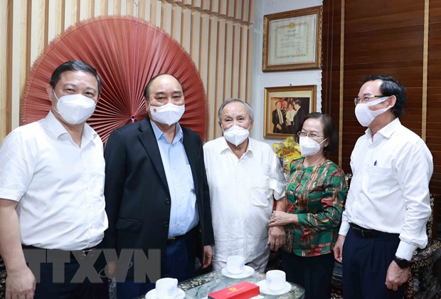 Chủ tịch nước thăm, tặng quà một số nhà giáo tiêu biểu tại TP.HCM