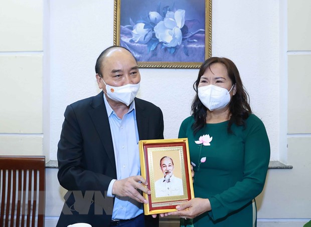 Chủ tịch nước thăm, tặng quà một số nhà giáo tiêu biểu tại TP.HCM