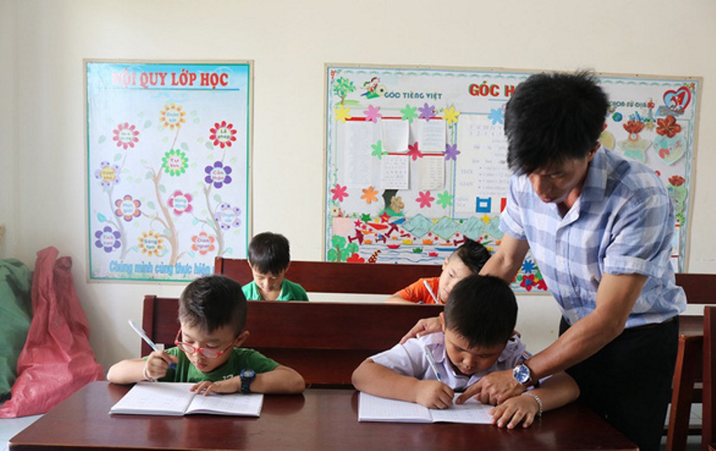 Gieo chữ nơi đầu sóng ngọn gió