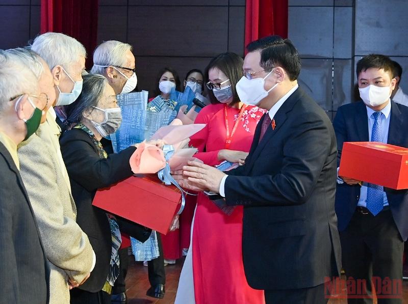 Xây dựng nền y học tiên tiến gắn với nhu cầu thực tế của nhân dân