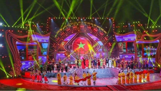 Chủ tịch Quốc hội dự khai mạc Tuần 'Đại đoàn kết dân tộc - Di sản văn hóa Việt Nam'