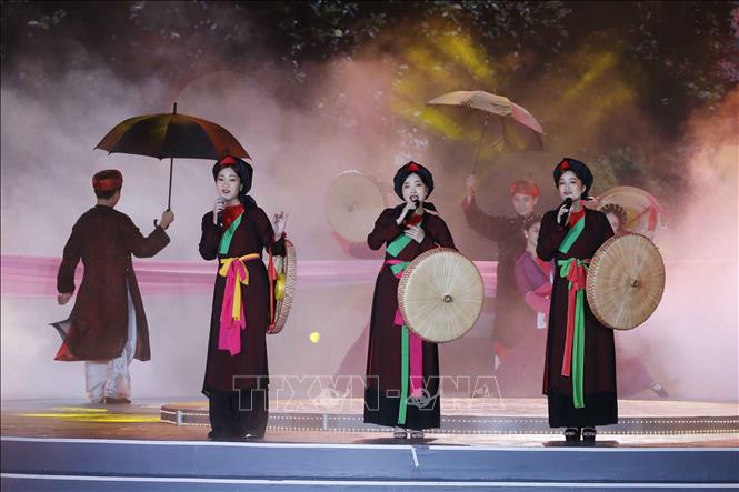 Chủ tịch Quốc hội dự khai mạc Tuần 'Đại đoàn kết dân tộc - Di sản văn hóa Việt Nam'