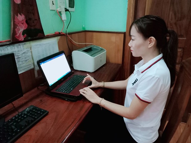 Dạy trực tuyến nơi vùng khó: Thầy cô tận tâm và sáng tạo