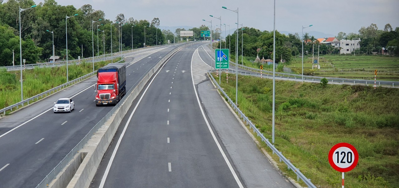 Đầu tư công 12 dự án thành phần cao tốc Bắc-Nam: Cần thiết và cấp bách