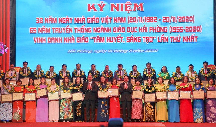 Ngày Nhà giáo Việt Nam: Ngày hội tri ân sự nghiệp trồng người