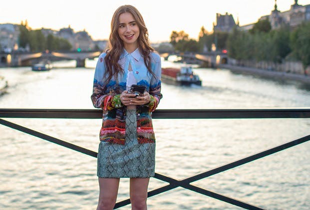 Netflix đặt một chân vào giới thời trang nhờ phim hot "Emily ở Paris"
