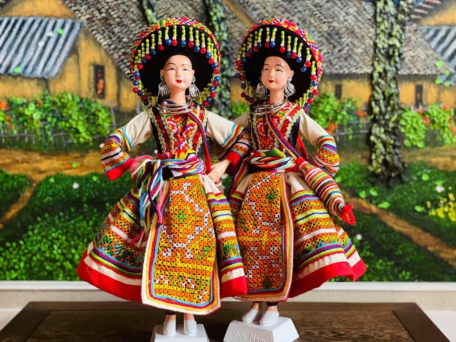 Họa sĩ 7x "thu nhỏ" hàng nghìn bộ trang phục dân tộc Việt Nam cho búp bê