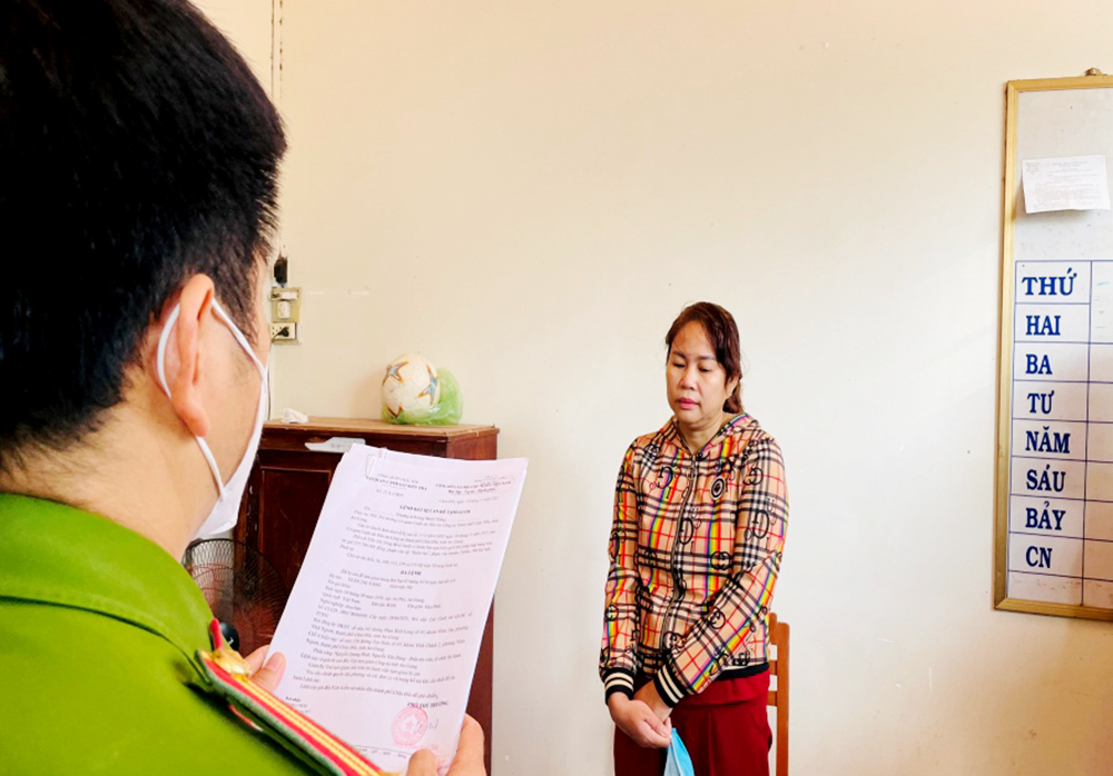 Khởi tố và bắt tạm giam thêm 1 bị can liên quan vụ án buôn lậu 1.140 sản phẩm và hơn 1,3 tấn hàng hóa tại TP. Châu Đốc