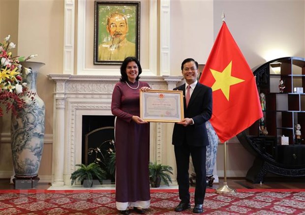 Trao Huân chương Hữu nghị cho nguyên Đại sứ Cuba tại Việt Nam