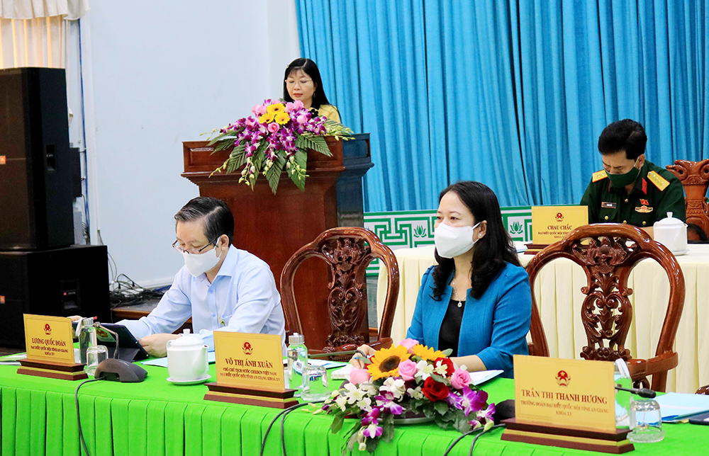 Tâm tình trong một buổi tiếp xúc cử tri