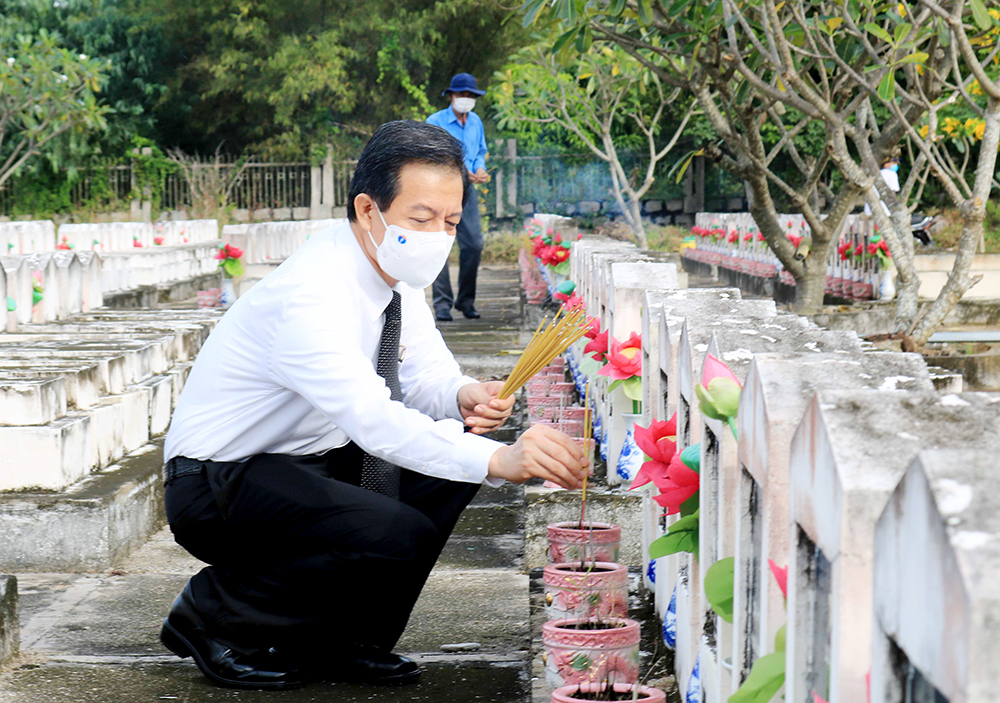Tiễn đưa 55 liệt sĩ trở về đất mẹ