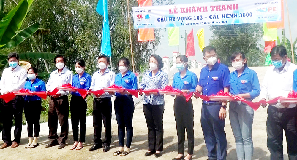 Thoại Sơn khánh thành cầu Hy Vọng 146 và 103