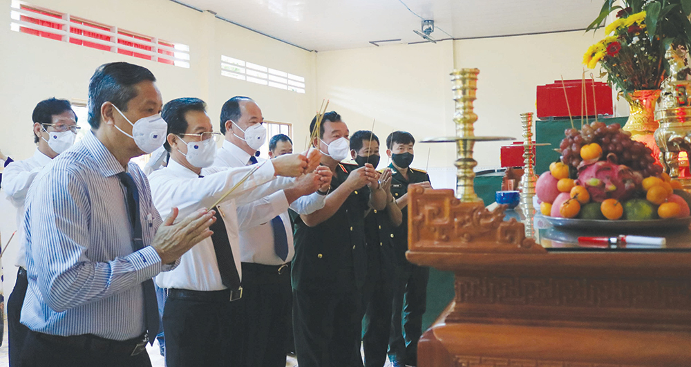 Tiễn đưa 55 liệt sĩ trở về đất mẹ
