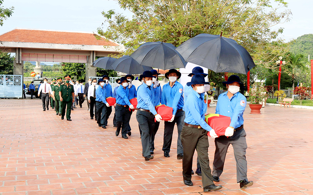 Tiễn đưa 55 liệt sĩ trở về đất mẹ