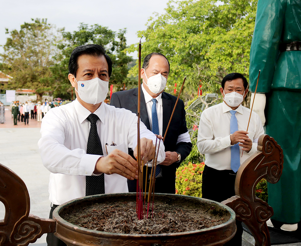 Tiễn đưa 55 liệt sĩ trở về đất mẹ