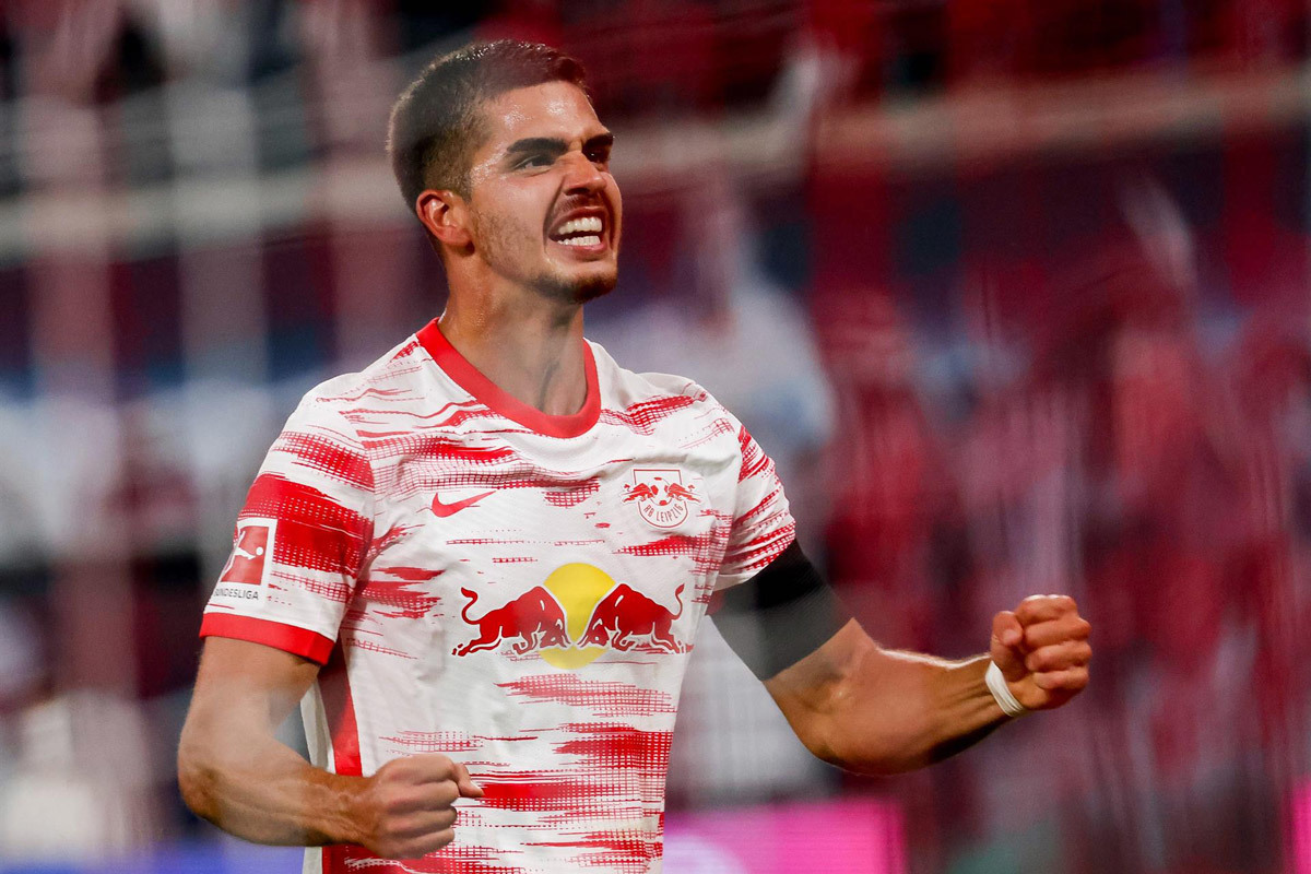 MU lấy Andre Silva, Barca tranh ký Pulisic