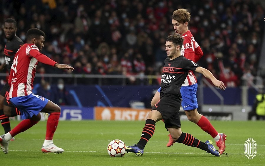 Thắng nghẹt thở Atletico, Milan thắp lên hi vọng đi tiếp